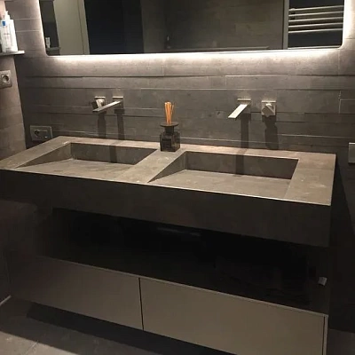 Dvostruki viseći umivaonik sa zidnim proreznim odvodom