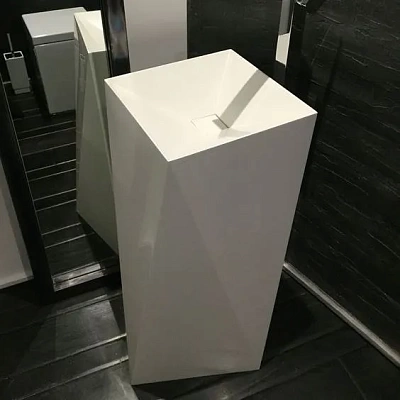 Rombasti beli sjajni podni umivaonik